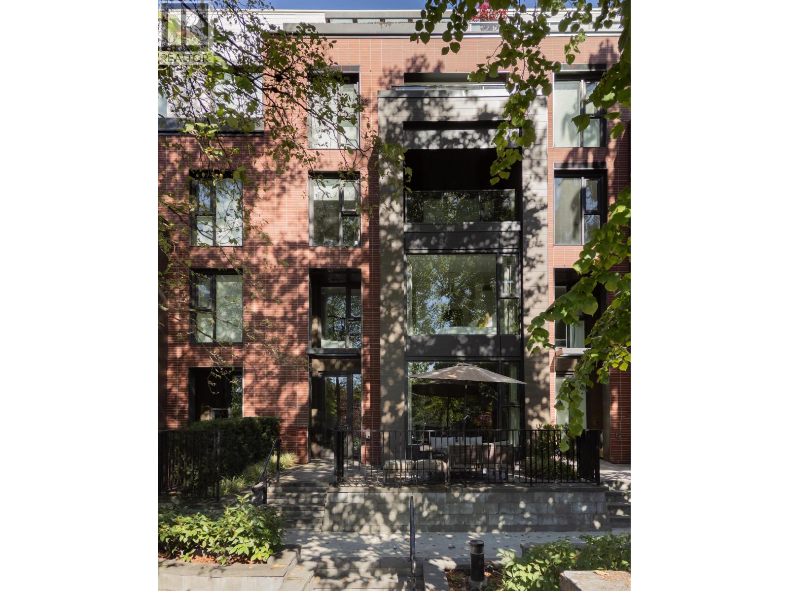 1577 W 57th Ave, Vancouver, BC V6P 0H7