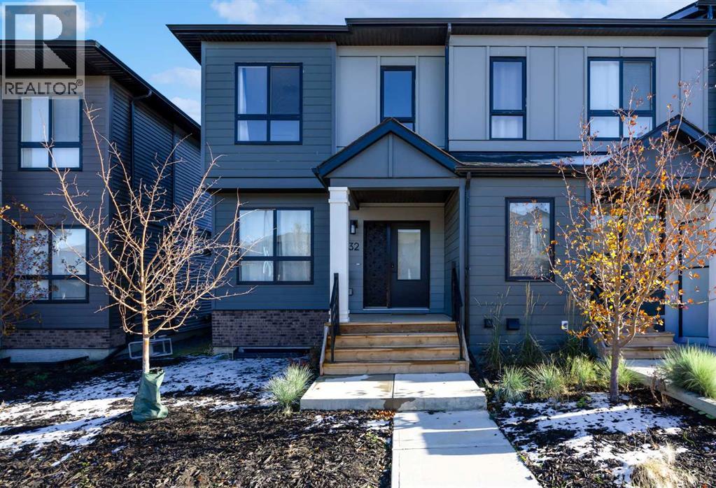 32 Silverton Glen Grn SW, Calgary, AB T2X 5B8