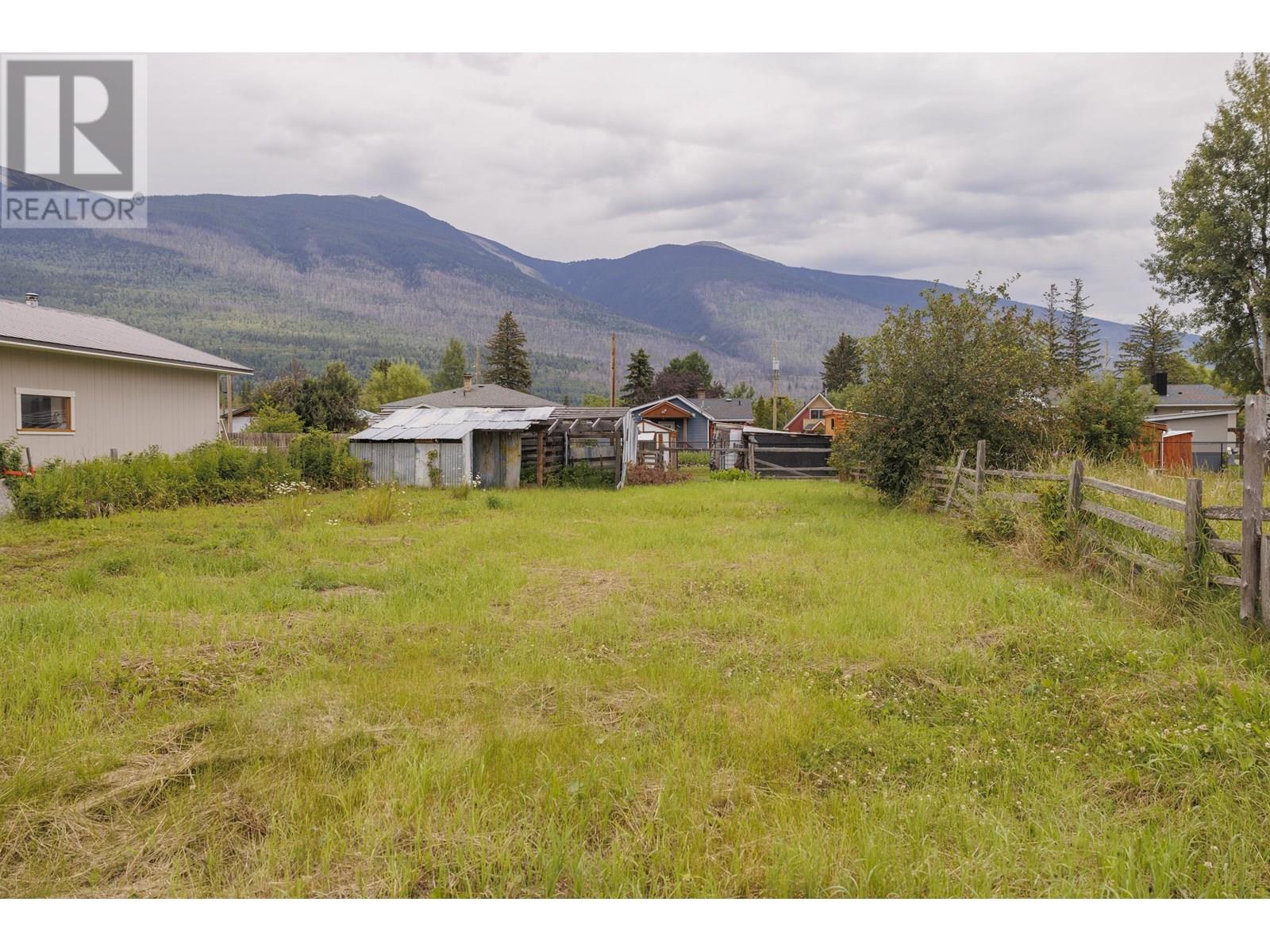 874 3 Ave, McBride, BC V0J 2E0