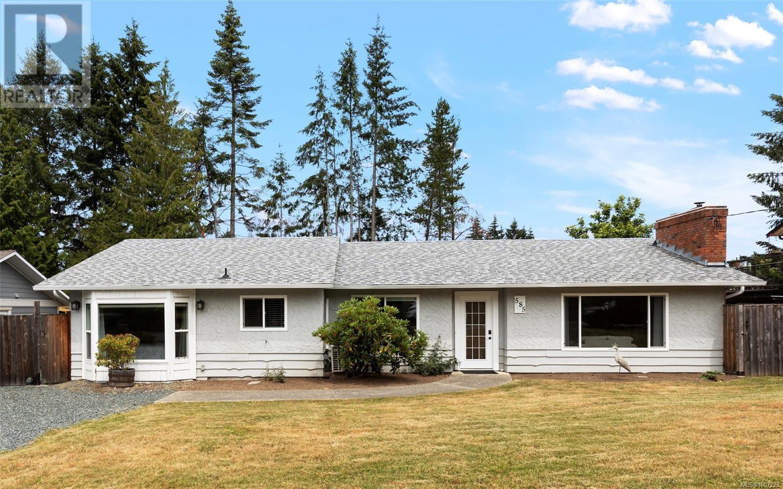 585 Tamarack Dr, Qualicum Beach, BC V9K 1A7