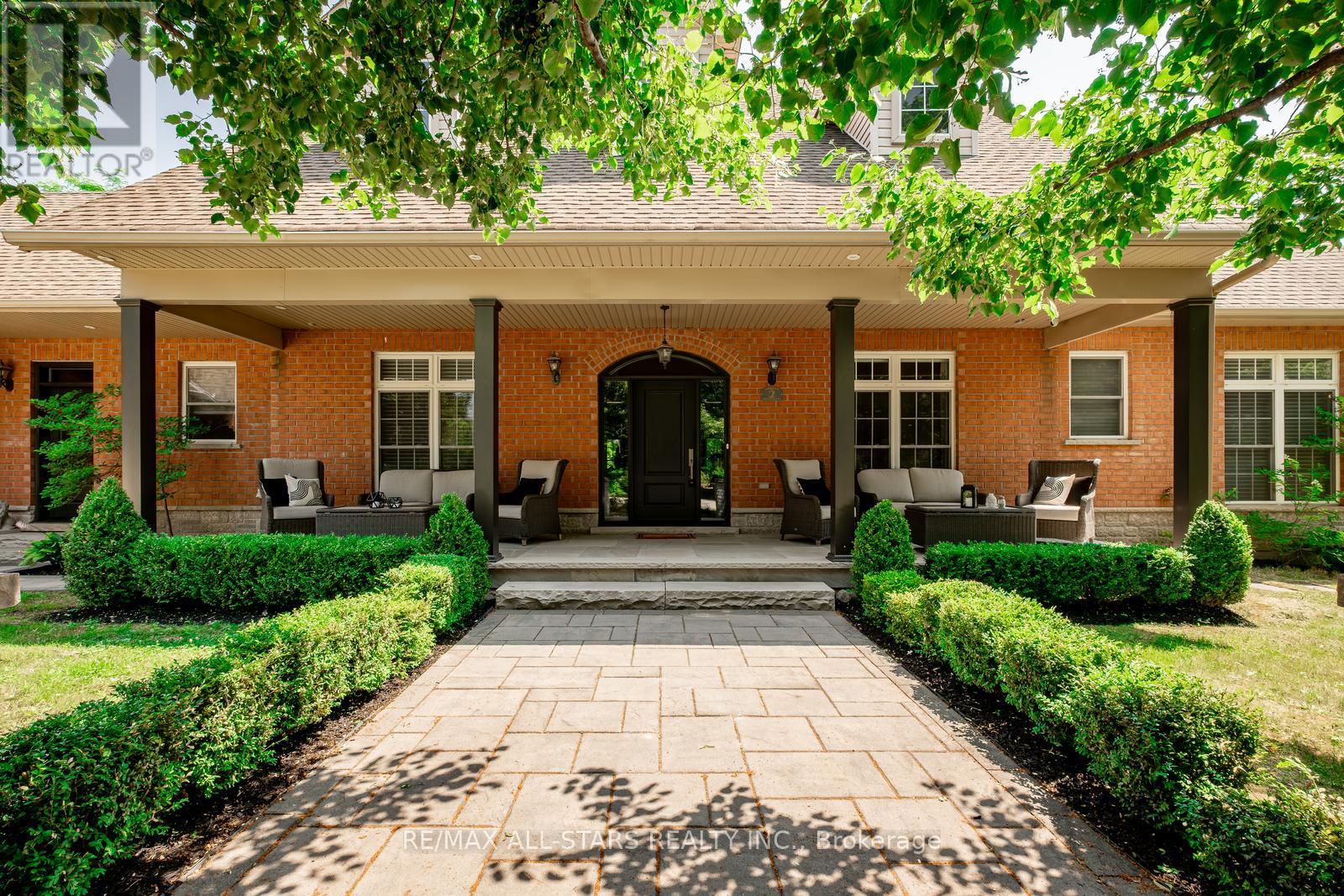 2 Robert Gray Rd, Whitchurch-Stouffville, ON L4A 1M4