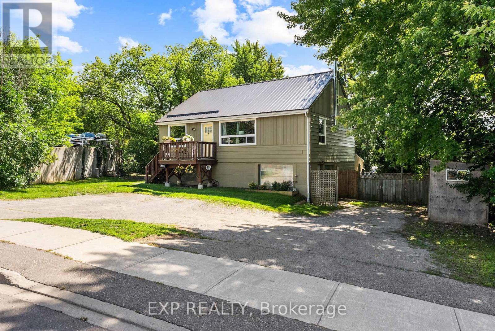 173 Simcoe Ave, Georgina, ON L4P 2H6
