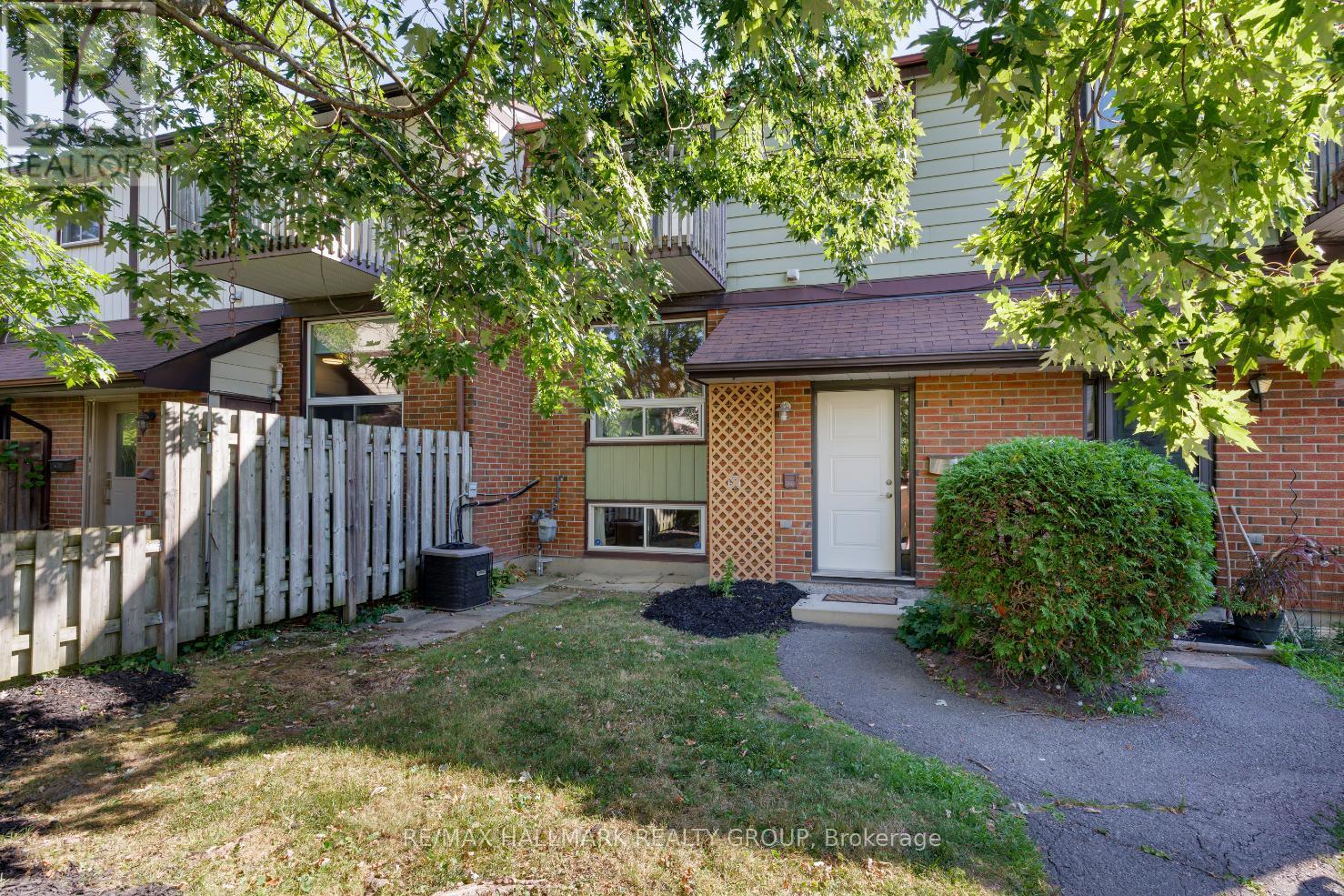 3 409 Montfort St, Ottawa, ON K1L 8G8