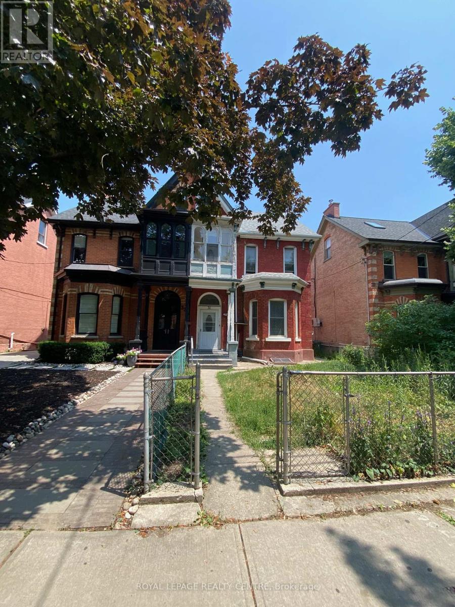 31 Beaconsfield Ave, Toronto, ON M6J 3J1