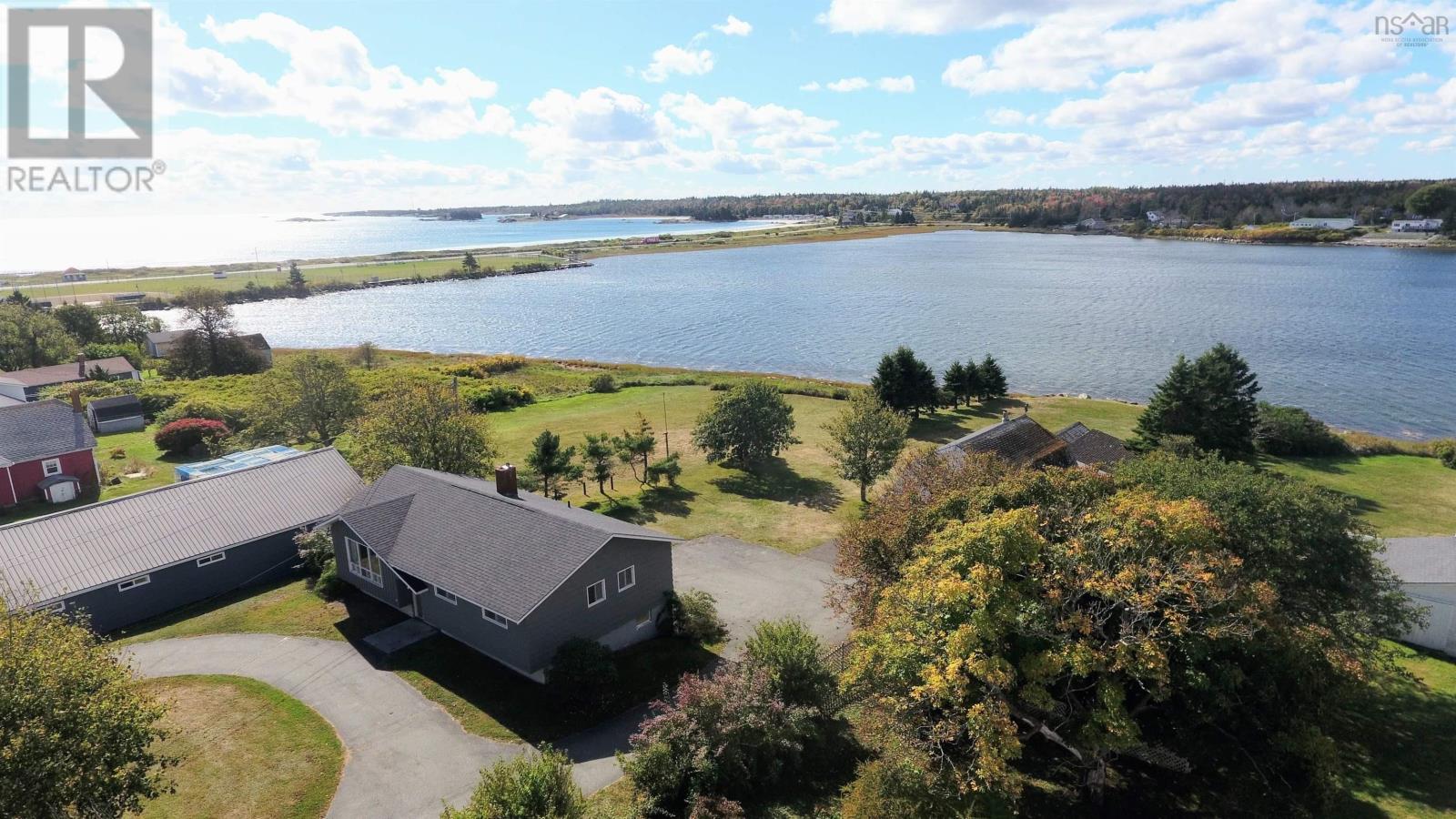 41 Howe St, Lockeport, NS B0T 1L0