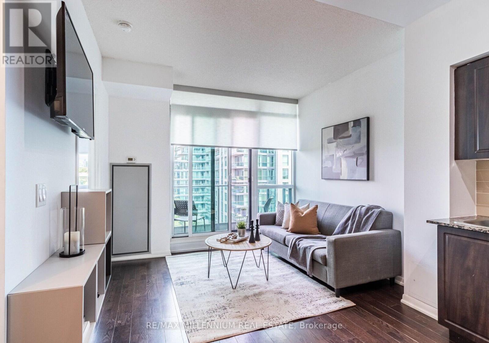 712 215 Fort York Blvd, Toronto, ON M5V 4A2