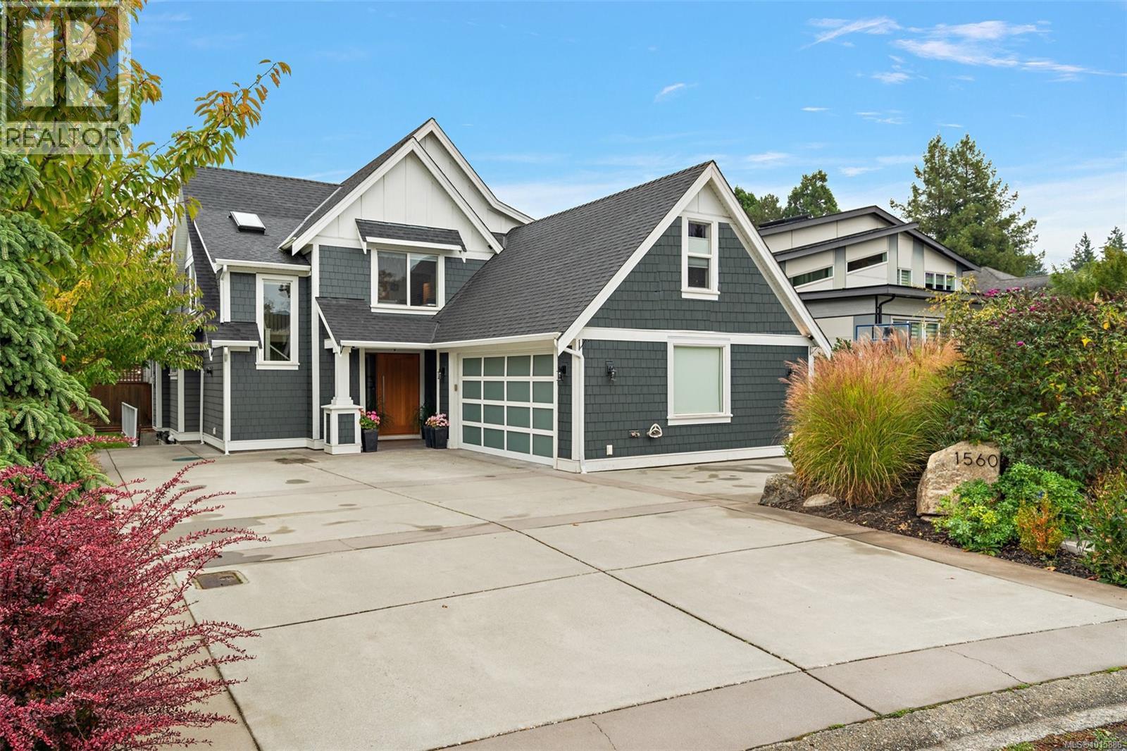 1560 Fremont Pl, Saanich, BC V8N 4R4