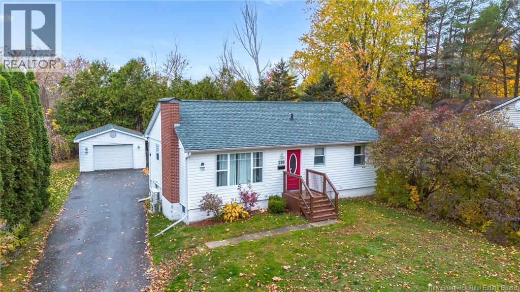 208 Mcneill Ave, Fredericton, NB E3A 1J6