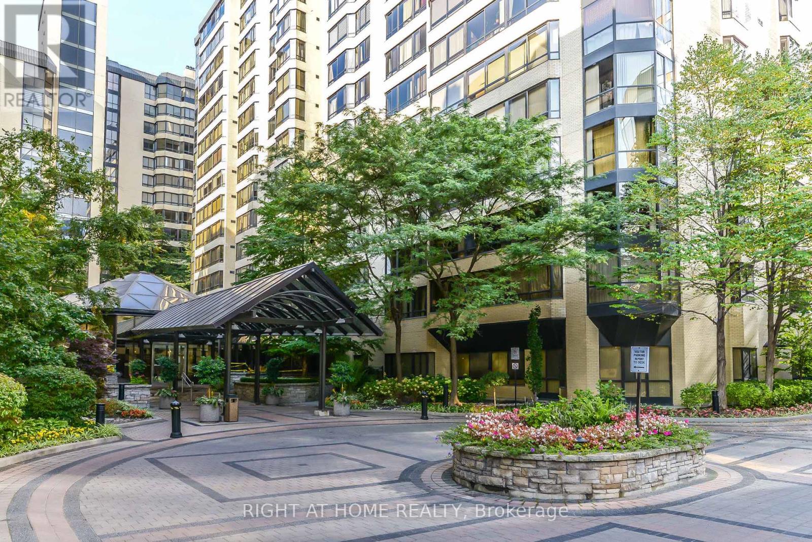 604 195 St Patrick St, Toronto, ON M5T 2Y8