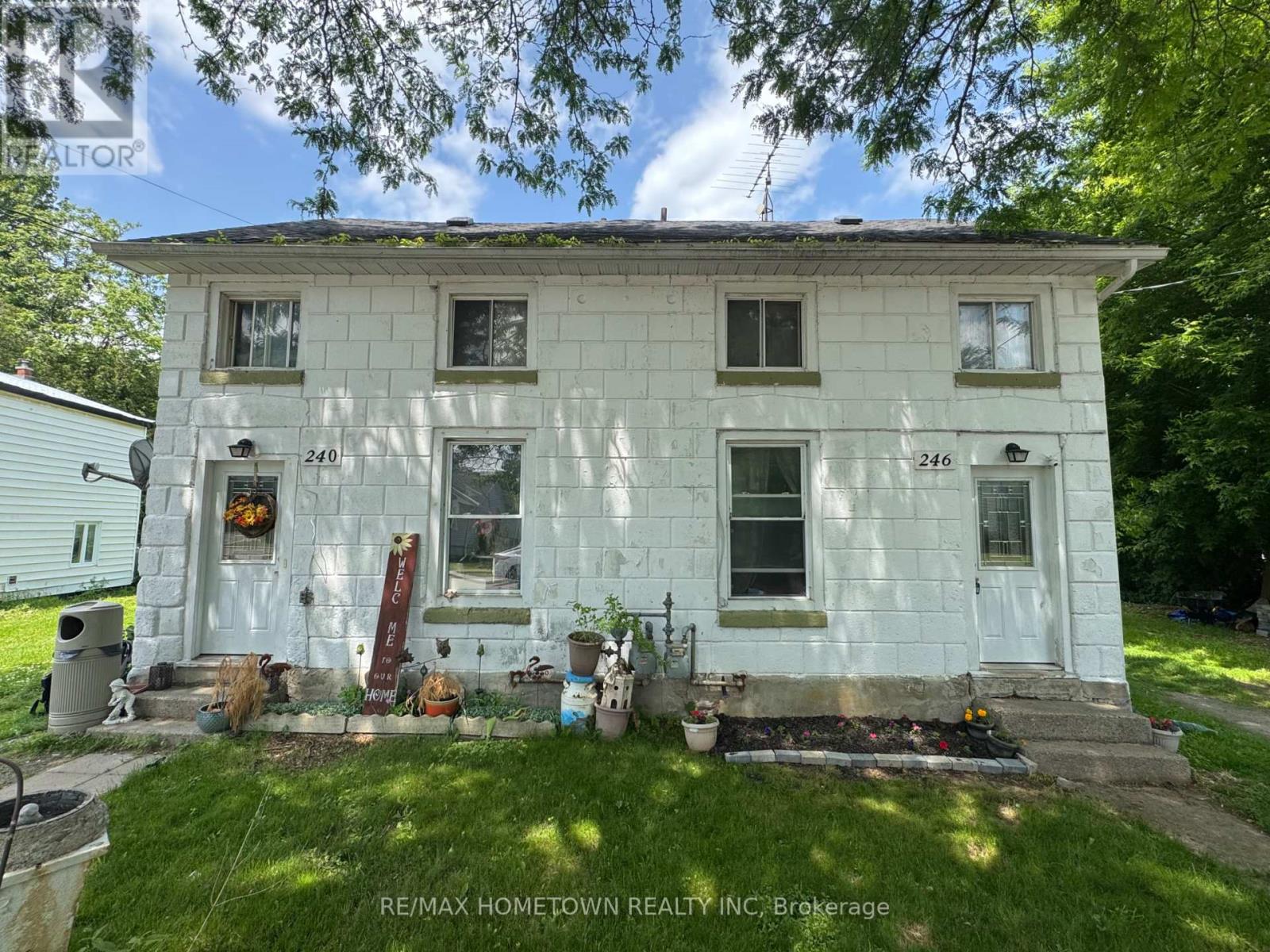 240-246 Wood St E, Prescott, ON K0E 1T0