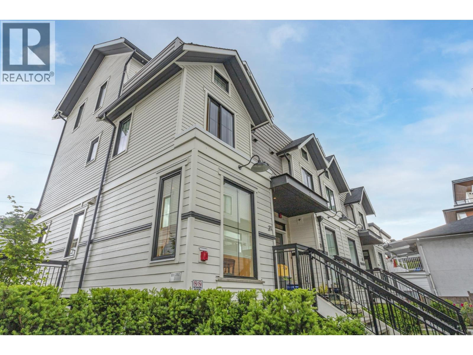237 Ridgeway Avenue Unit 21, North Vancouver, BC V7L 0H6