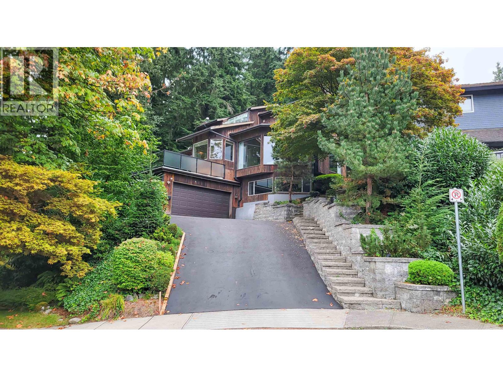 1092 Corona Cres, Coquitlam, BC V3J 7J3