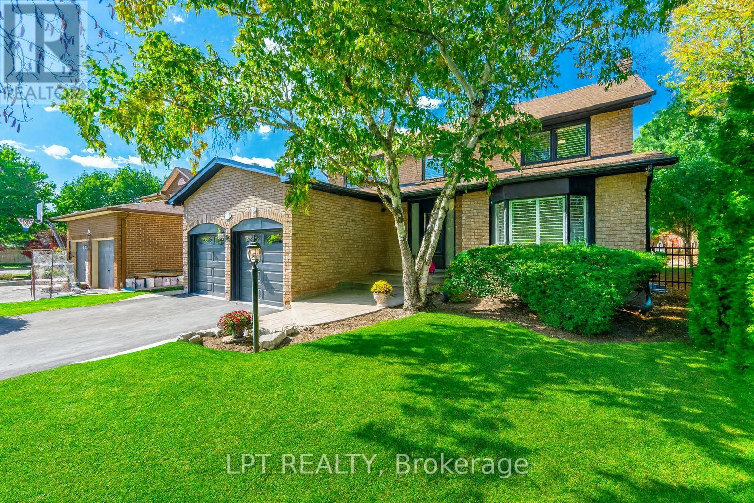 1324 Birchcliff Dr, Oakville, ON L6M 2A4