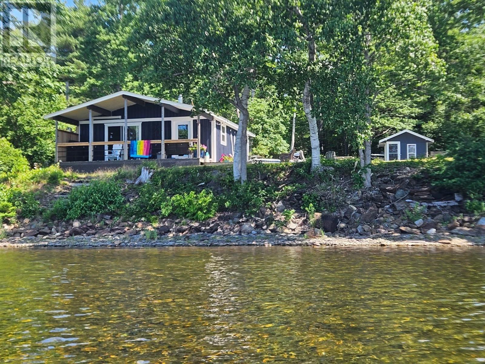 121 Dauphinee Rd, Mahone Bay, NS B0J 2E0