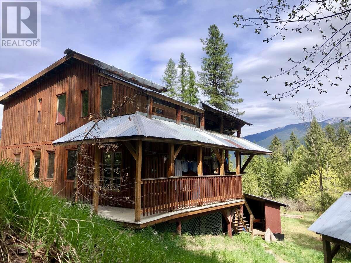 6119 Slocan River Rd, Appledale, BC V0G 2J0