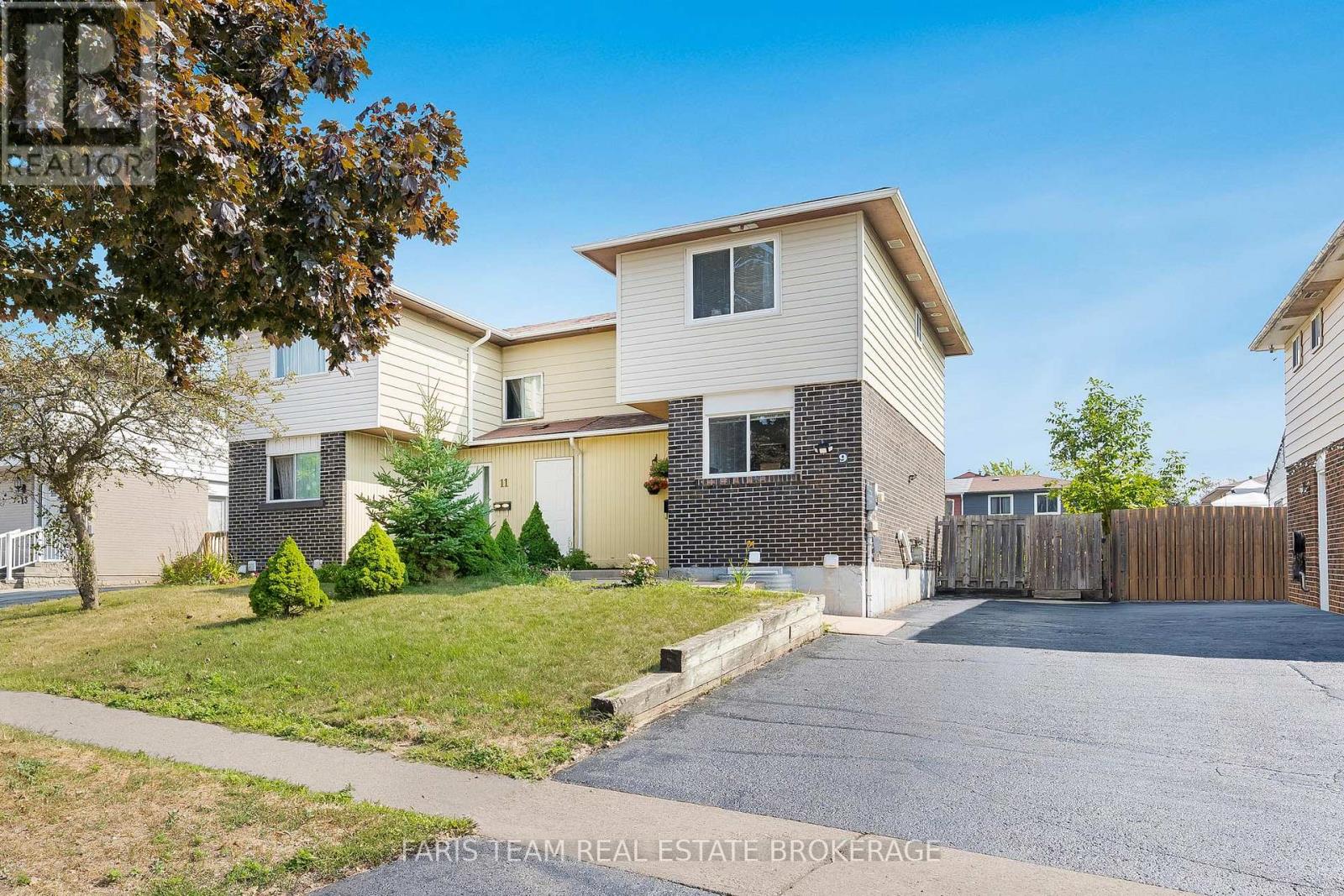 9 Christie Cres, Barrie, ON L4N 4V2