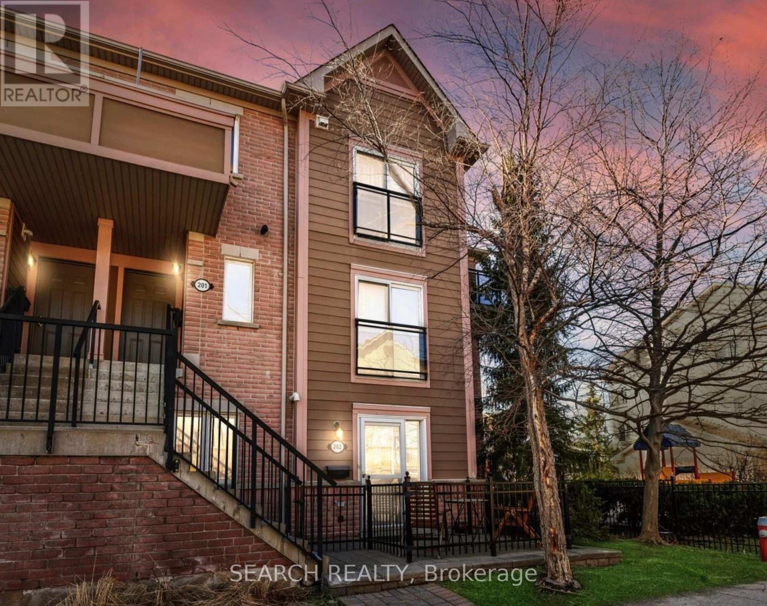 202 4975 Southampton Dr, Mississauga, ON L5M 8C9