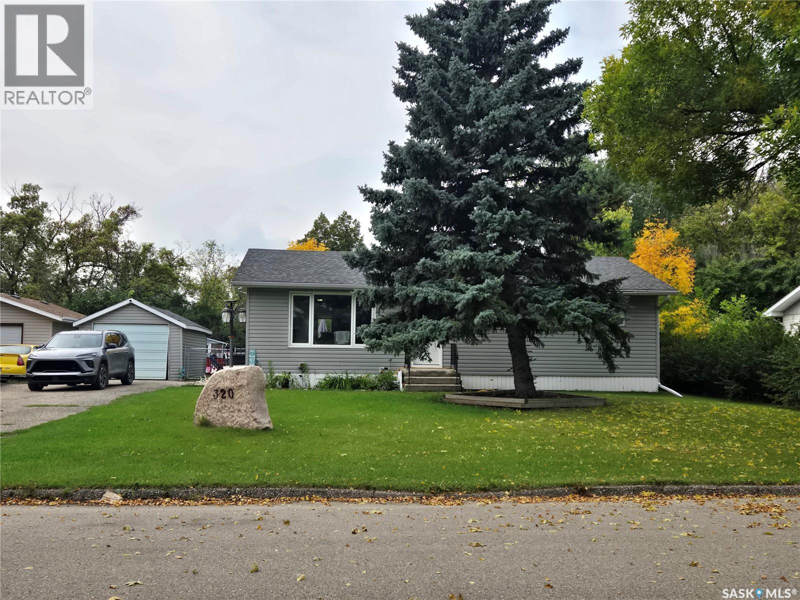 320 Russell St, Stoughton, SK S0G 4T0
