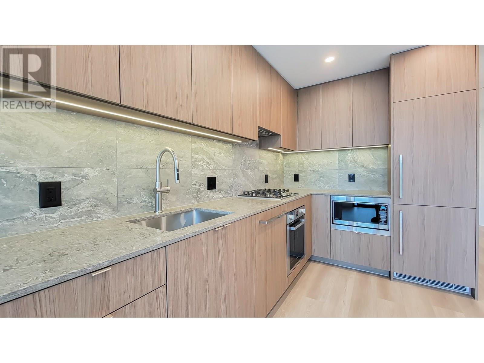 626 Claremont Street Unit 801, Coquitlam, BC V3J 0T1