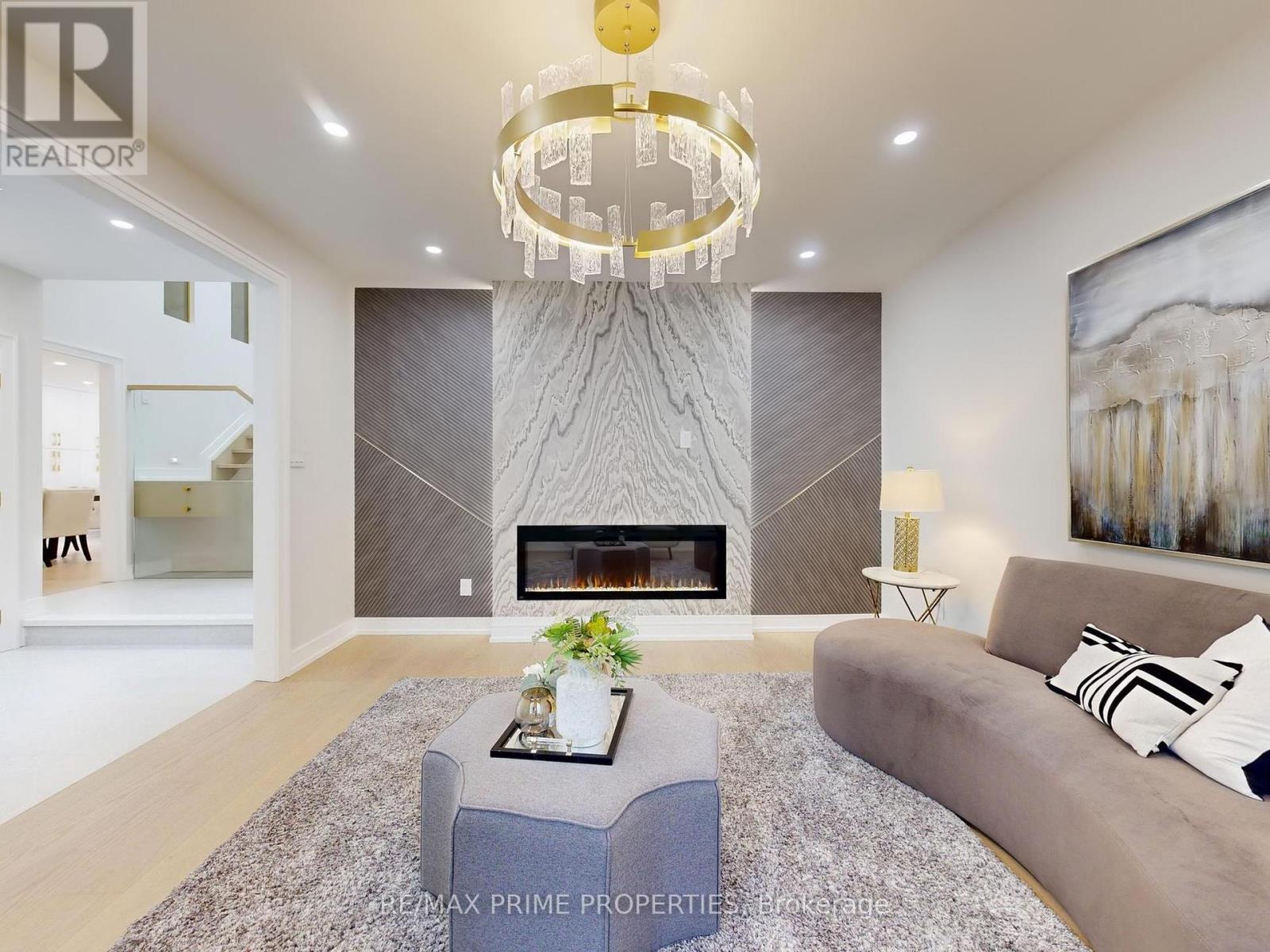 137 Old Surrey Ln, Richmond Hill, ON L4C 6R9
