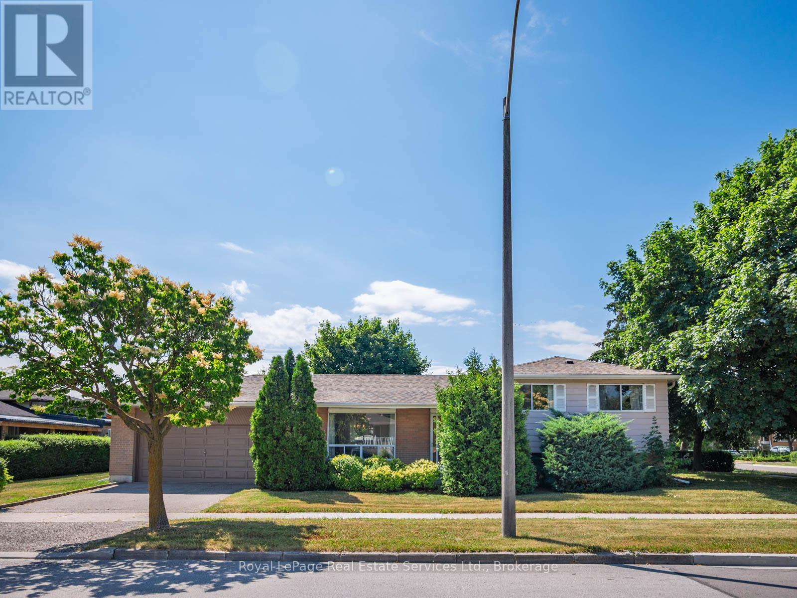 1 Mosswood Ln, Toronto, ON M9V 1M3