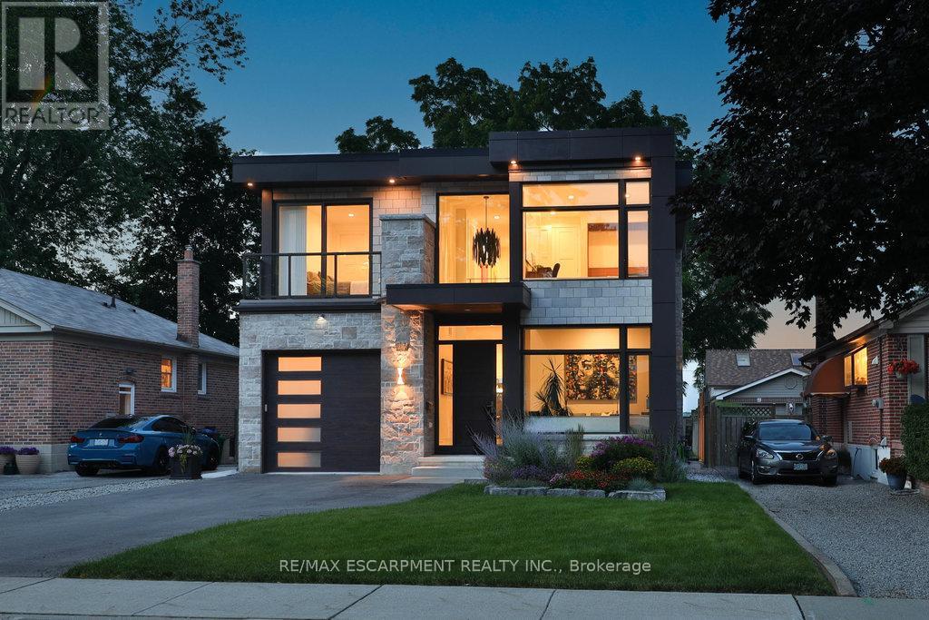 49 Pine Ave S, Mississauga, ON L5H 2P5