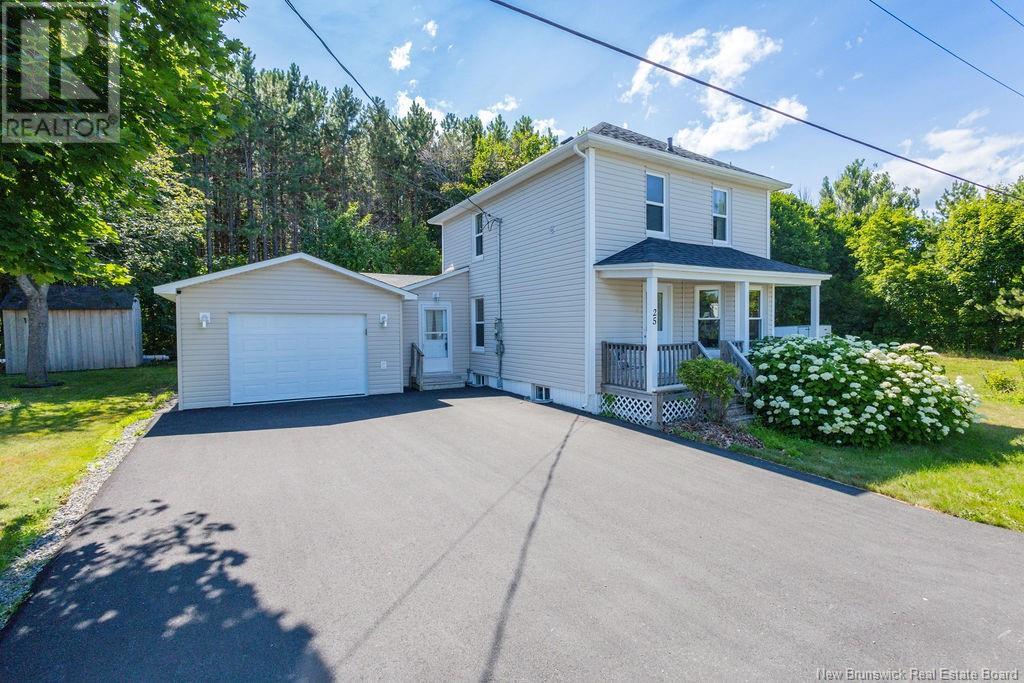 25 Knox St, Miramichi, NB E1N 4K1