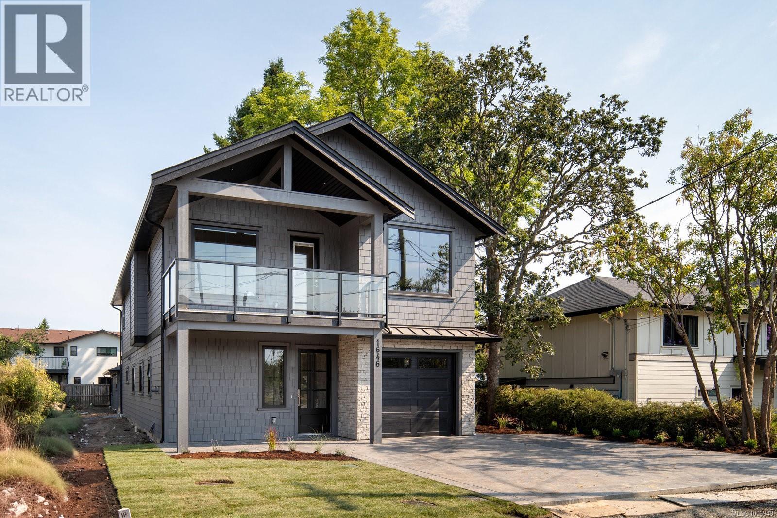 1646 Kenmore Road #b, Saanich, BC V8N 2E5