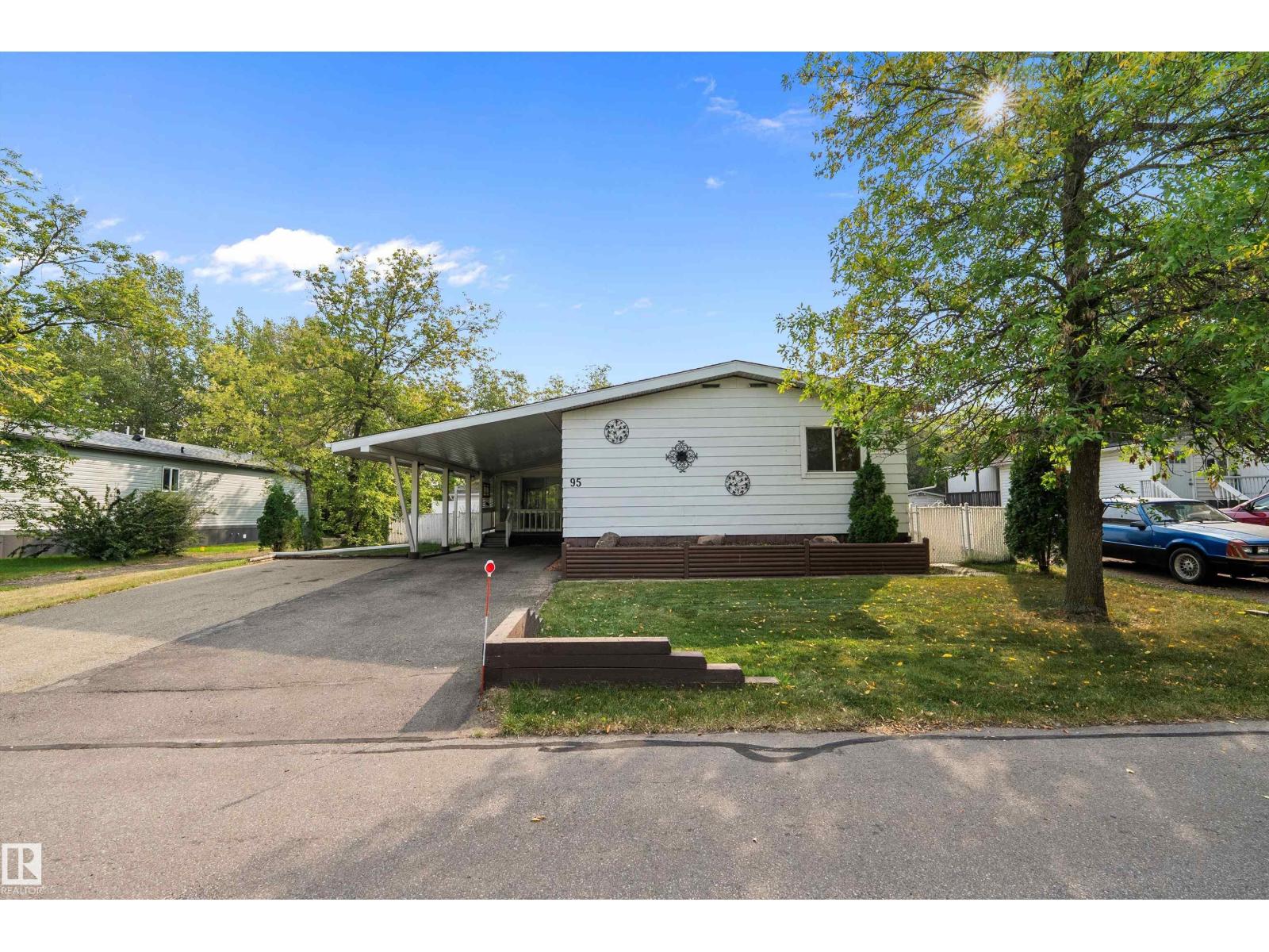 95 Ridgeway Dr NW, Edmonton, AB T6P 1G7