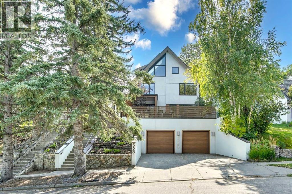 529 Sunderland Ave SW, Calgary, AB T3C 2K5