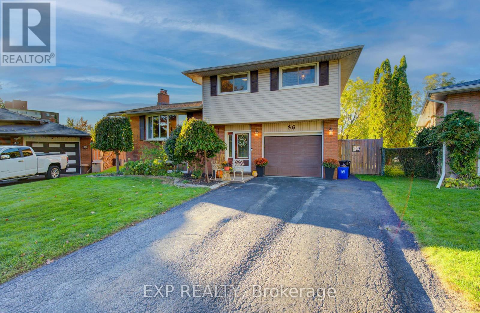 36 Blackfriars Pl, Kitchener, ON N2A 1M5