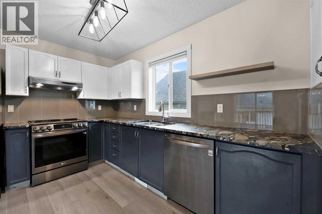 7136 Laguna Way NE, Calgary, AB T1Y 7B2
