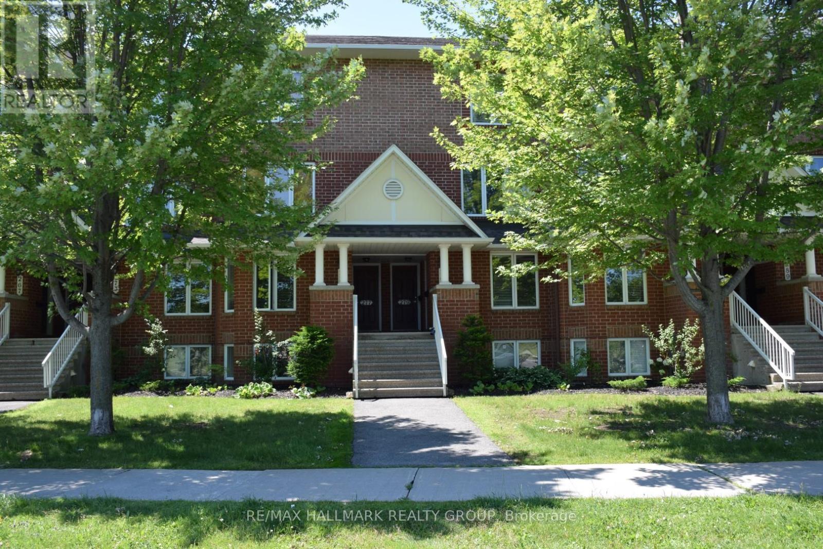 281 Aquaview Dr, Ottawa, ON K4A 0B6