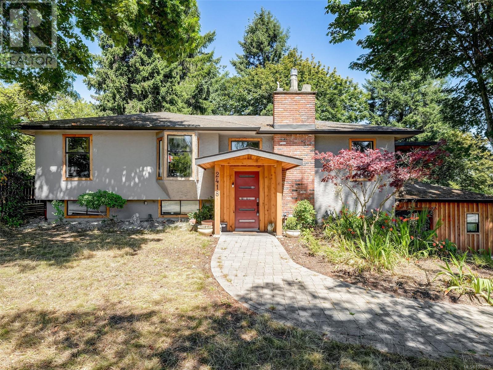 2418 Barbara Pl, Central Saanich, BC V8Z 5T4