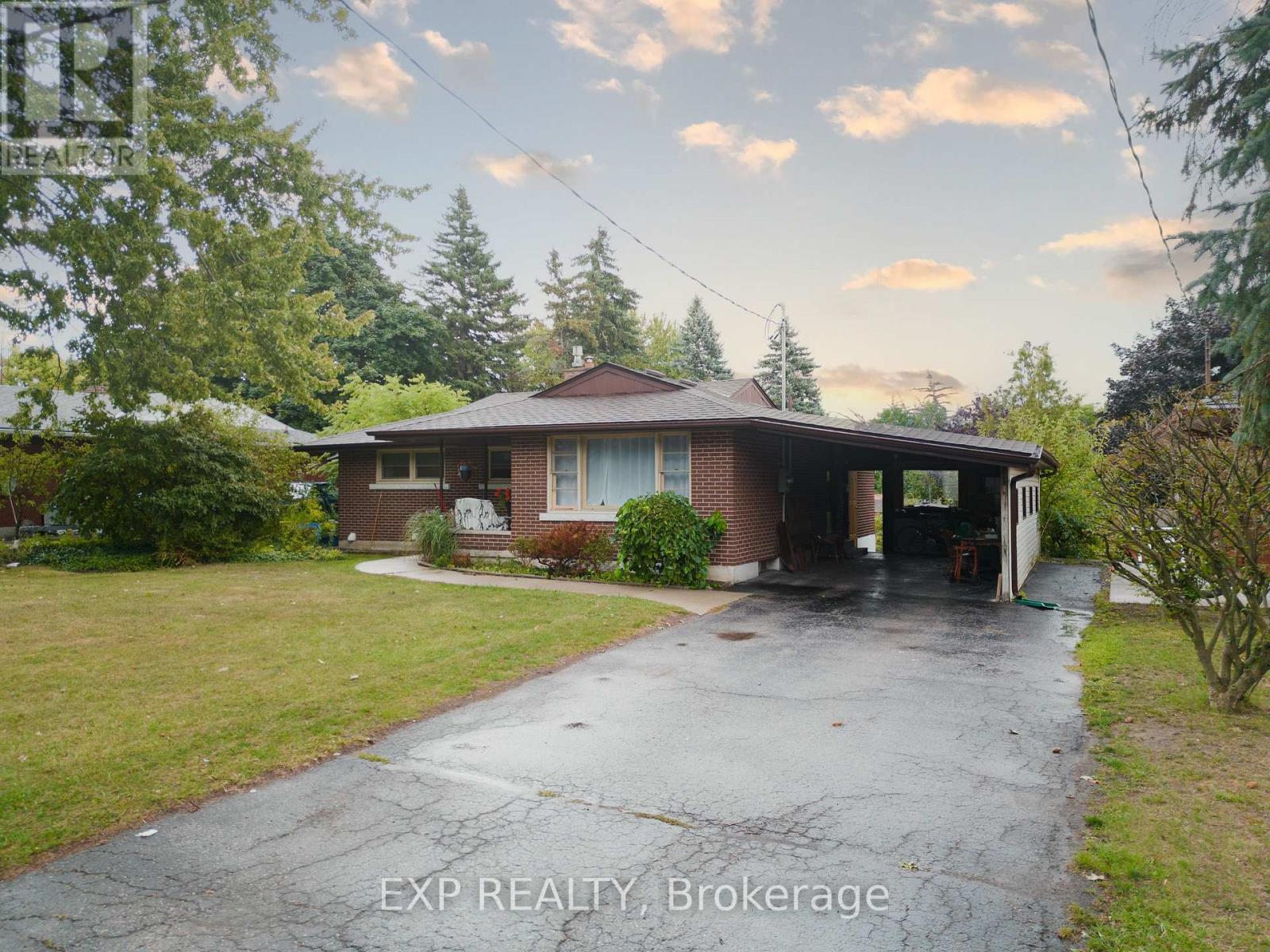 189 Gatewood Rd, Kitchener, ON N2M 4E3
