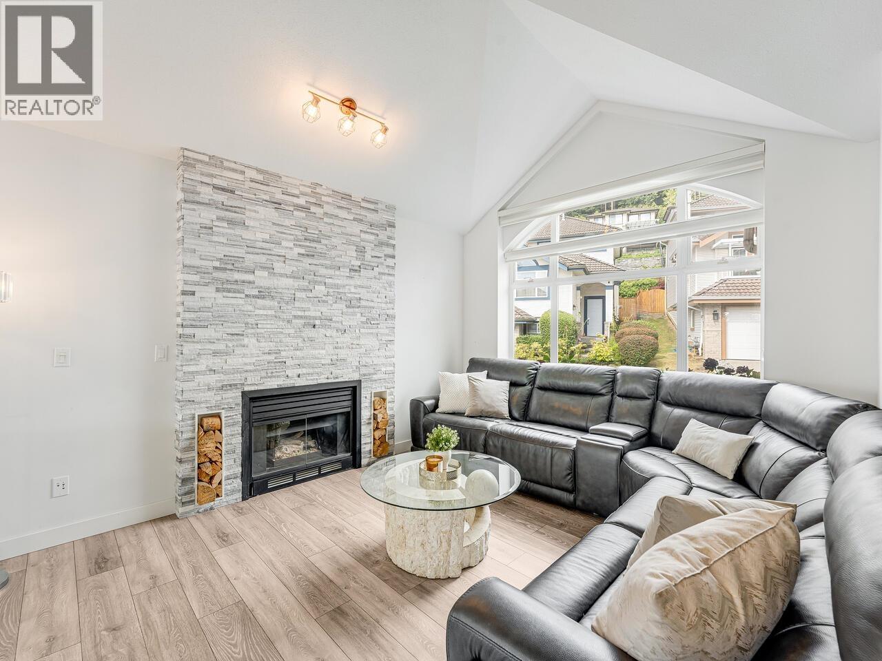 1668 Plateau Cres, Coquitlam, BC V3E 3B3