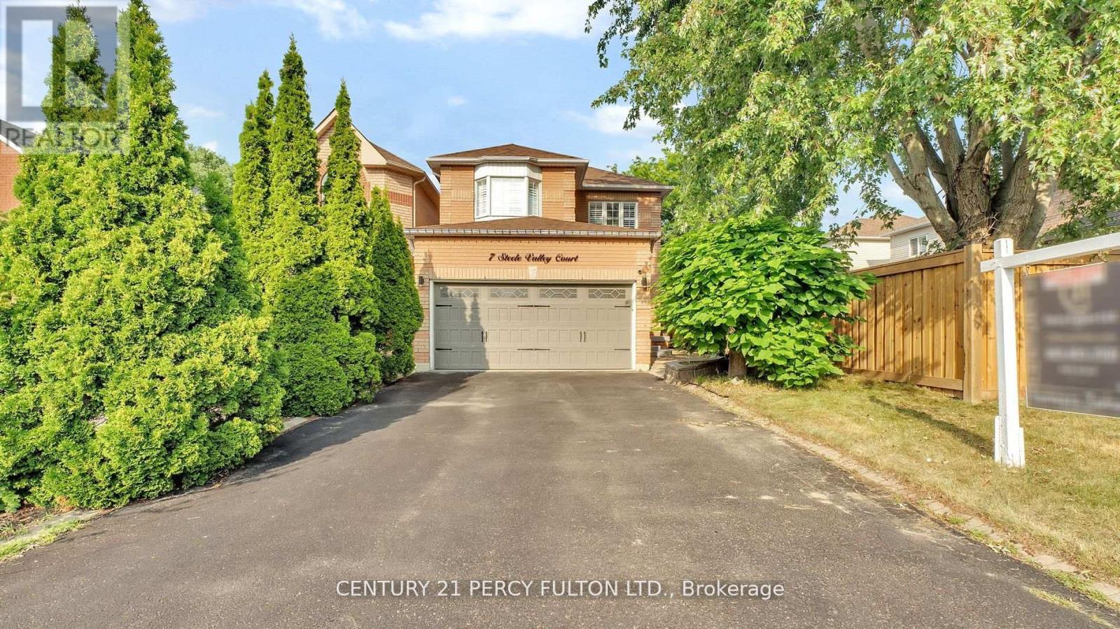 7 Steele Valley Ct, Whitby, ON L1R 2M4