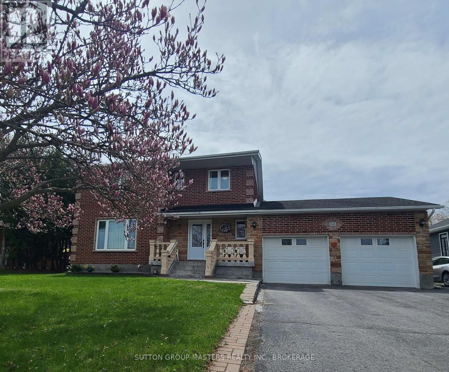 245 Arnold St, Kingston, ON K7M 3M4