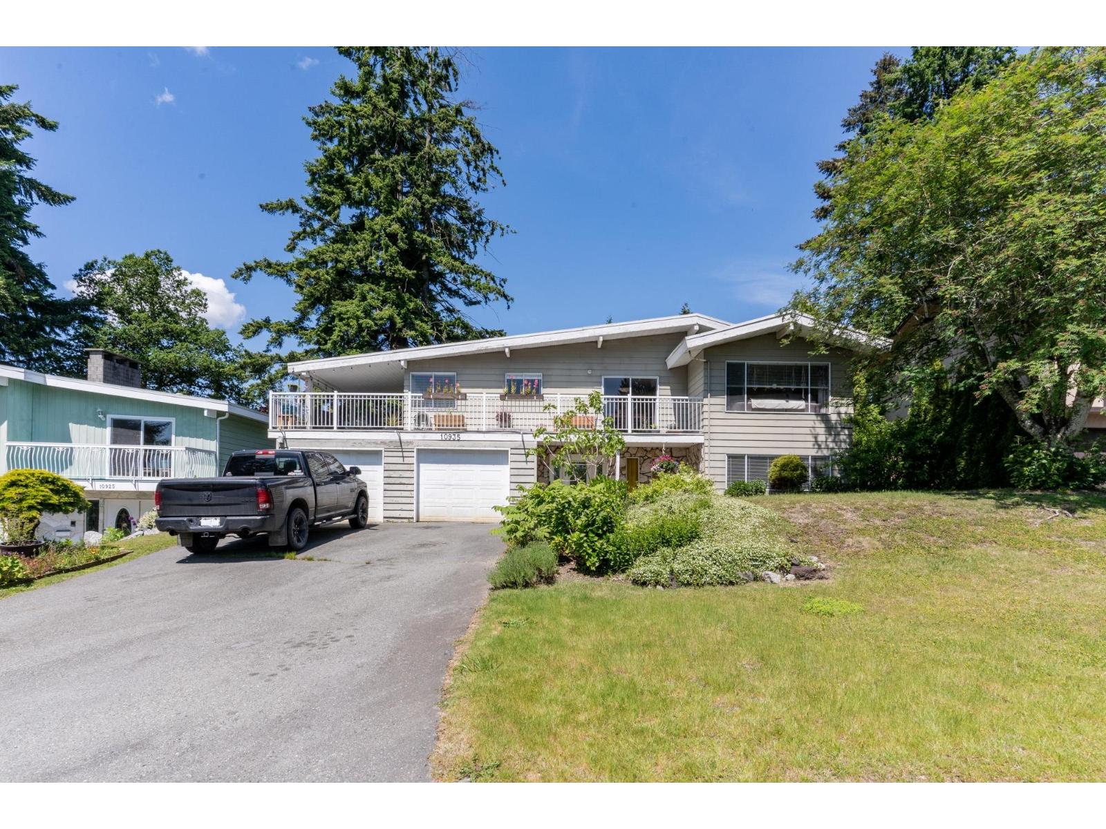 10935 Monroe Dr, Delta, BC V4C 1N2