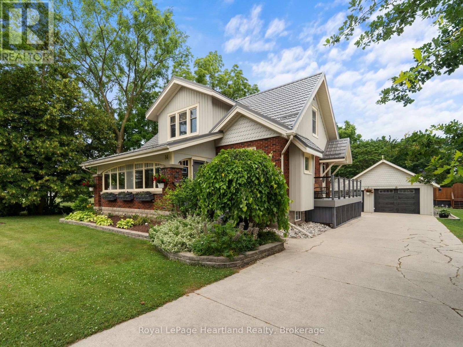 14 Centre St, Bluewater, ON N0M 2T0