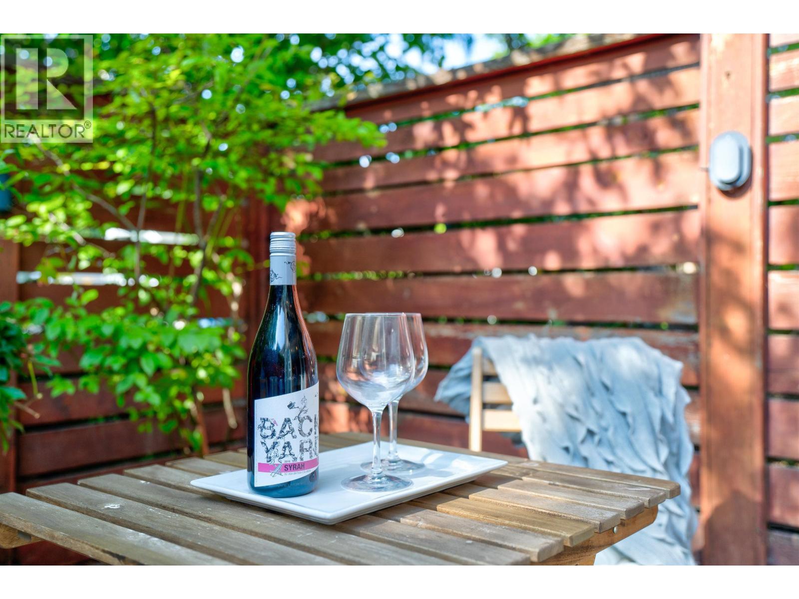 1626 St Andrews Ave, North Vancouver, BC V7L 3L6