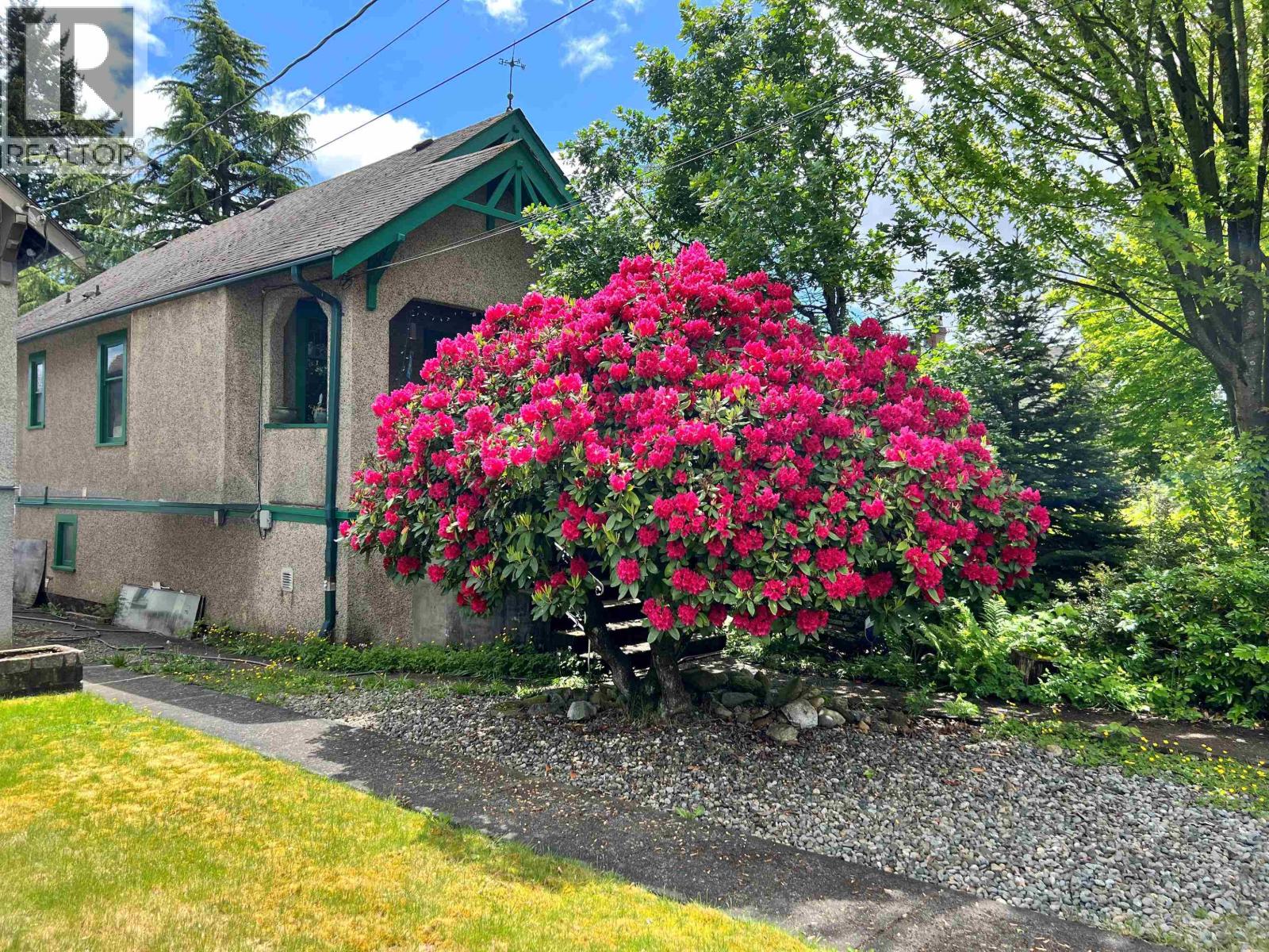 812 Dublin St, New Westminster, BC V3M 2Y6