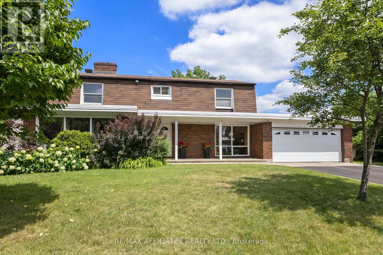 23 Sioux Cres, Ottawa, ON K2H 7E4
