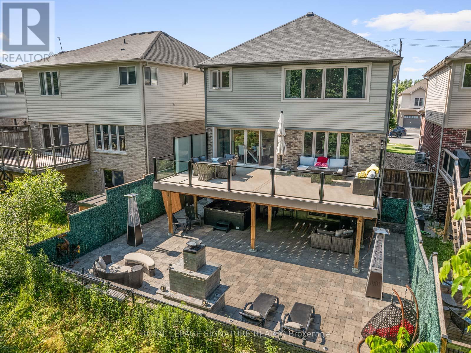 704 Robert Ferrie Dr, Kitchener, ON N2R 0B2