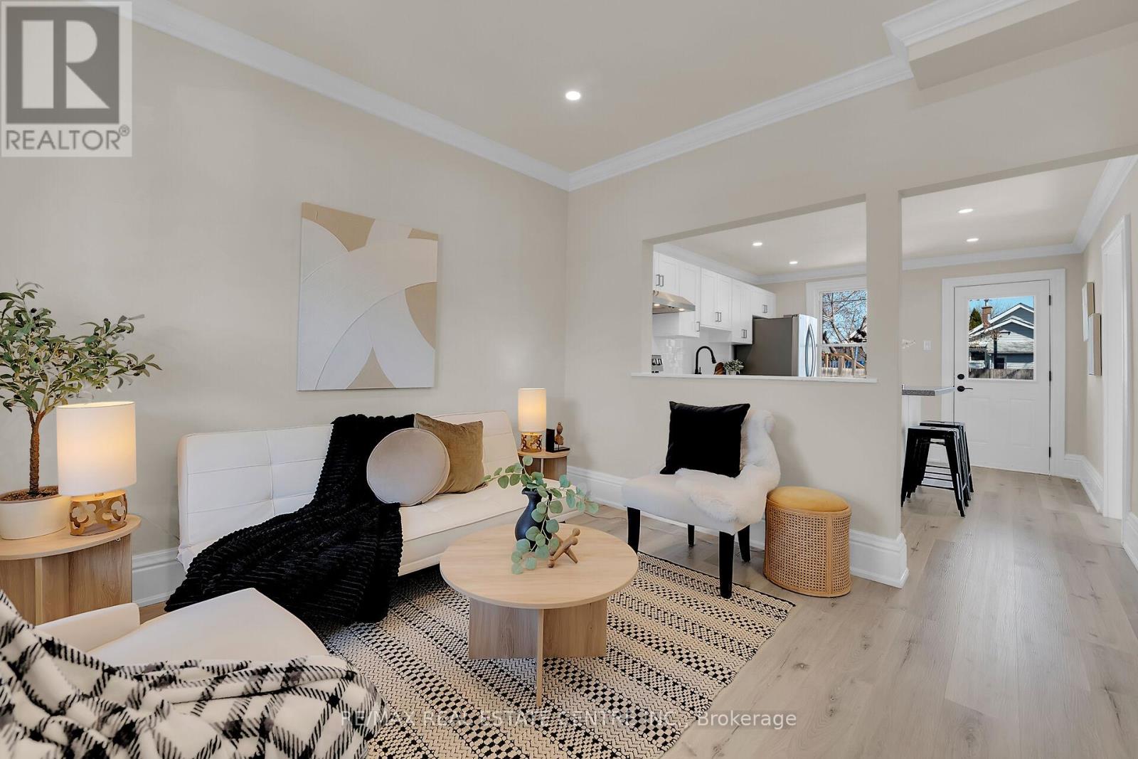 70 Robins Ave, Hamilton, ON L8H 4N4