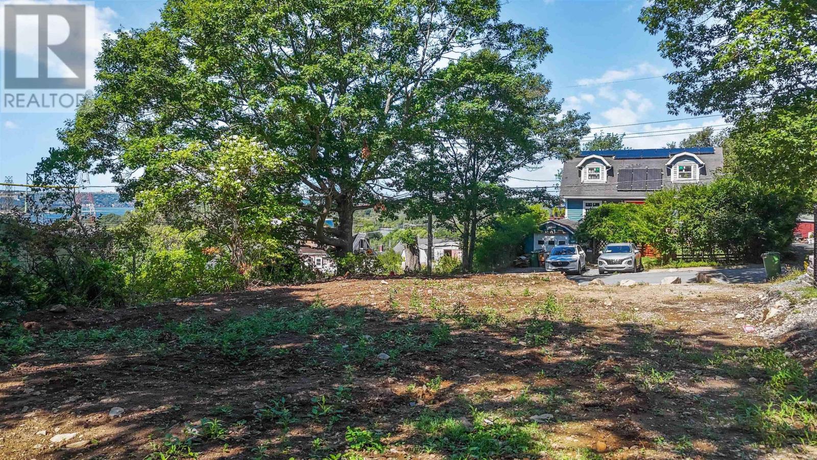 6 Springhill Rd, Dartmouth, NS B3A 4H5