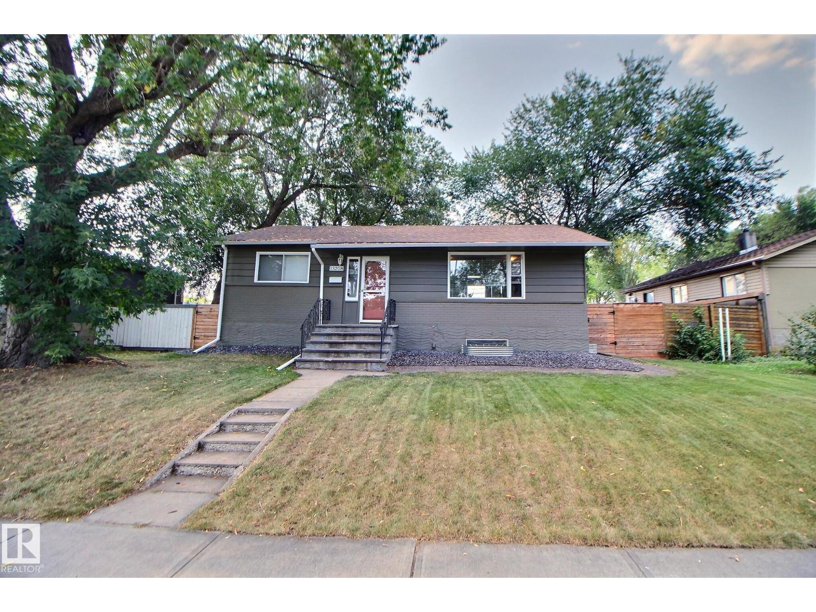 13208 Sherbrooke Ave NW, Edmonton, AB T5L 4G3