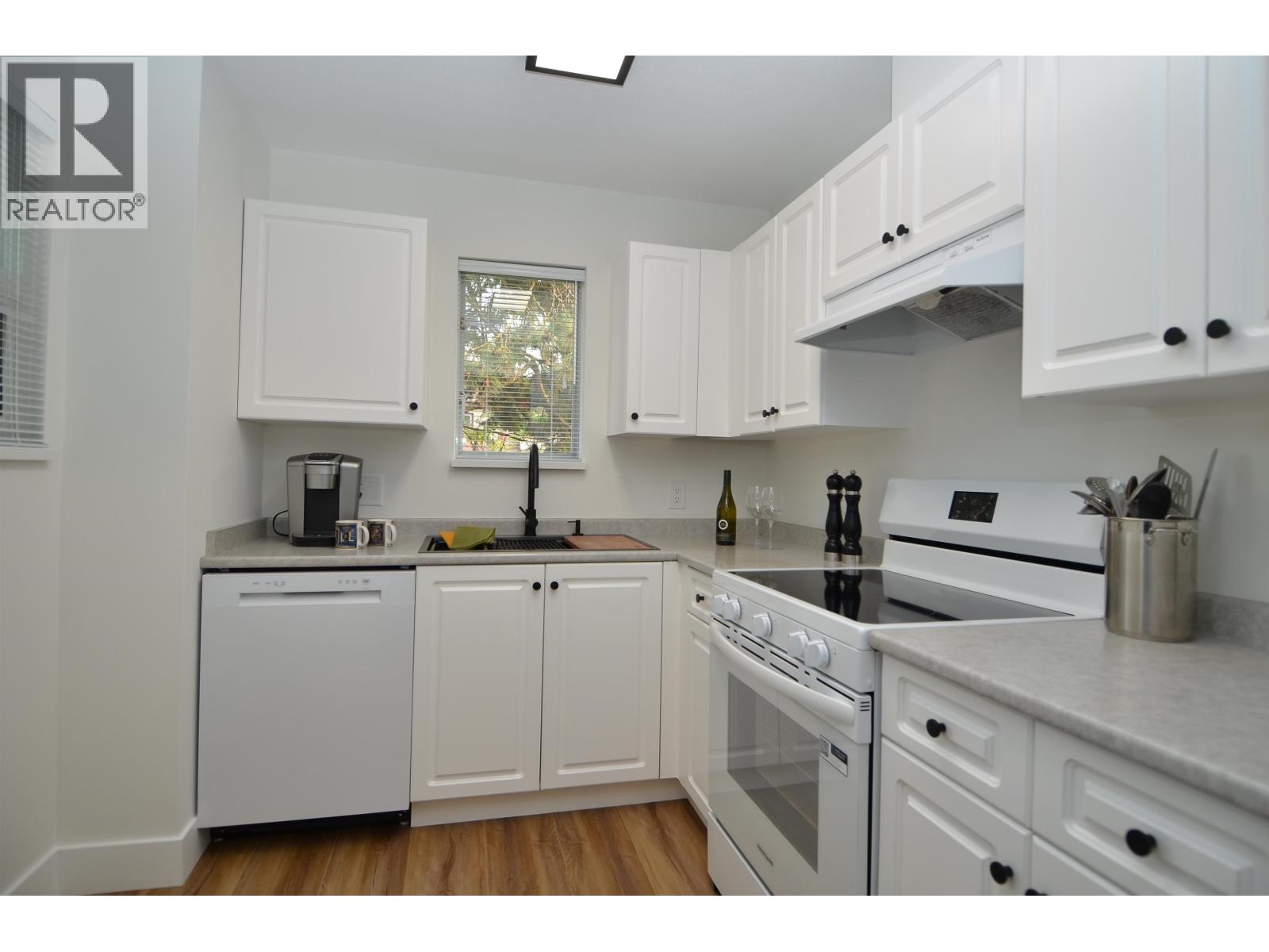 3638 Rae Avenue Unit 404, Vancouver, BC V5R 2P5
