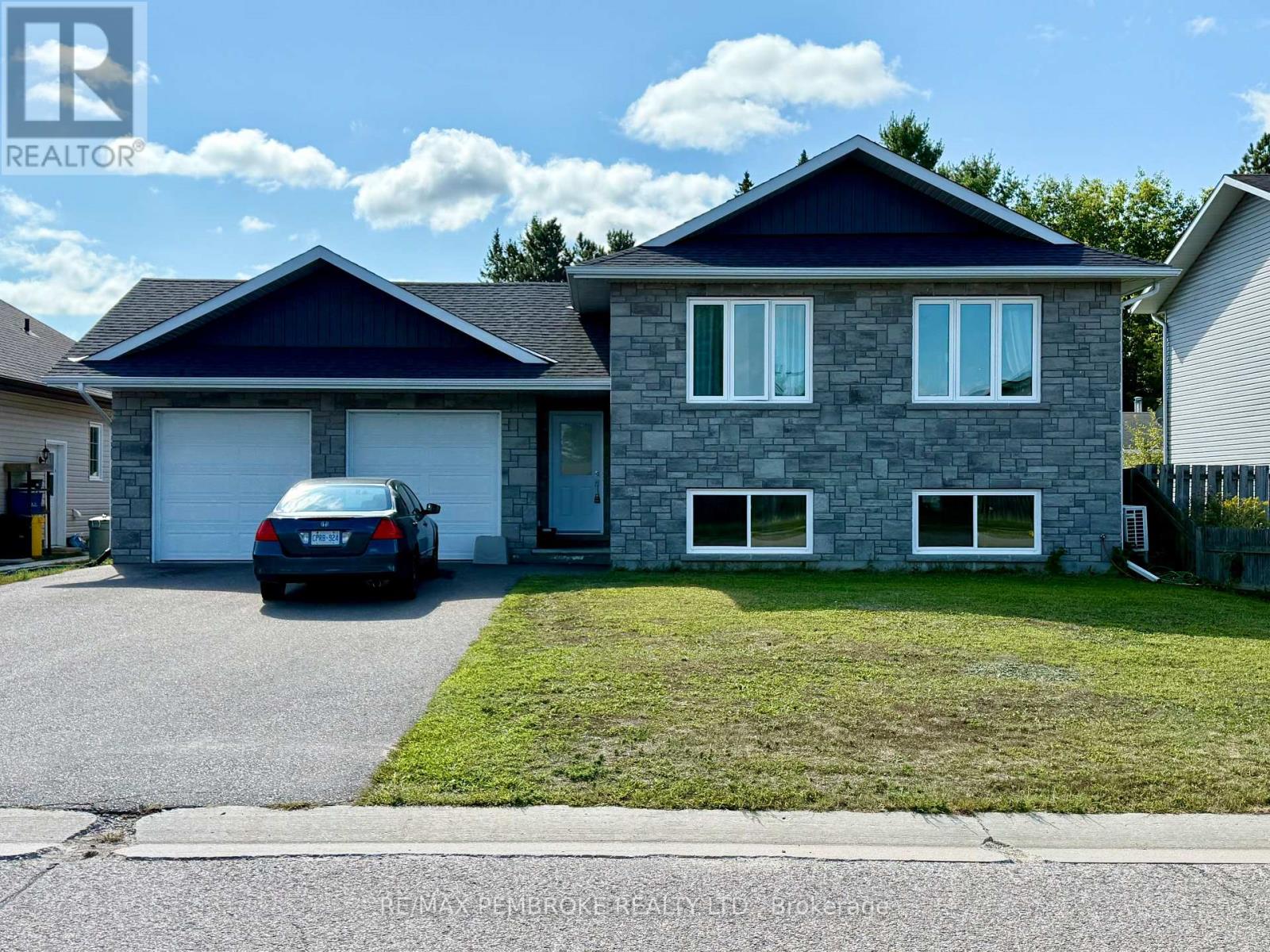 2063 Sandstone Cres, Petawawa, ON K8H 0B2