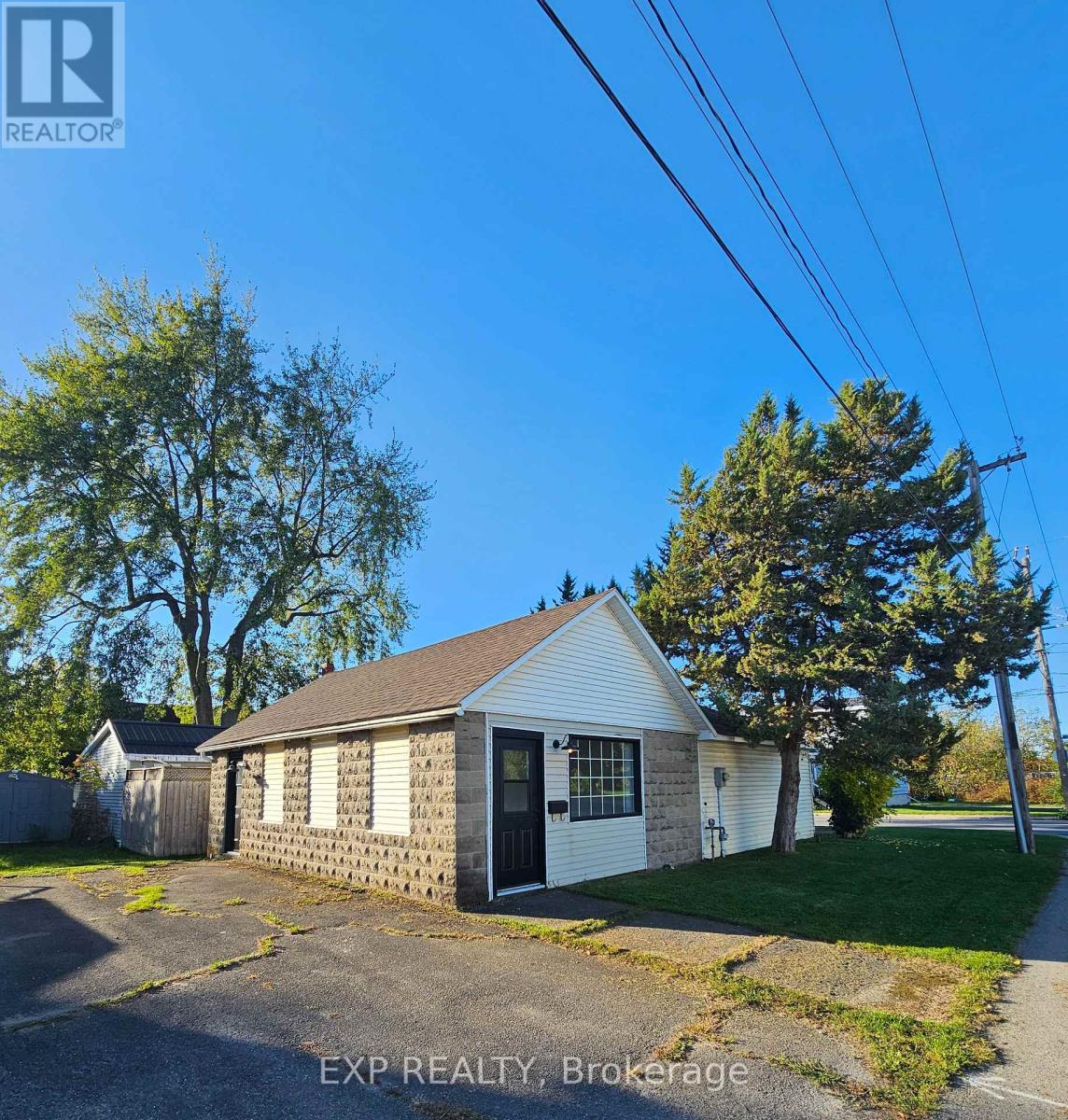 699 Hyde St, Prescott, ON K0E 1T0